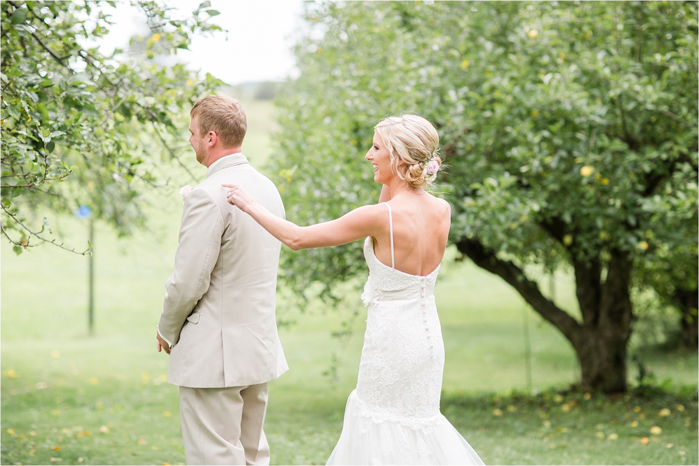 a-neutral-farm-wedding-at-pickwick-place_0070