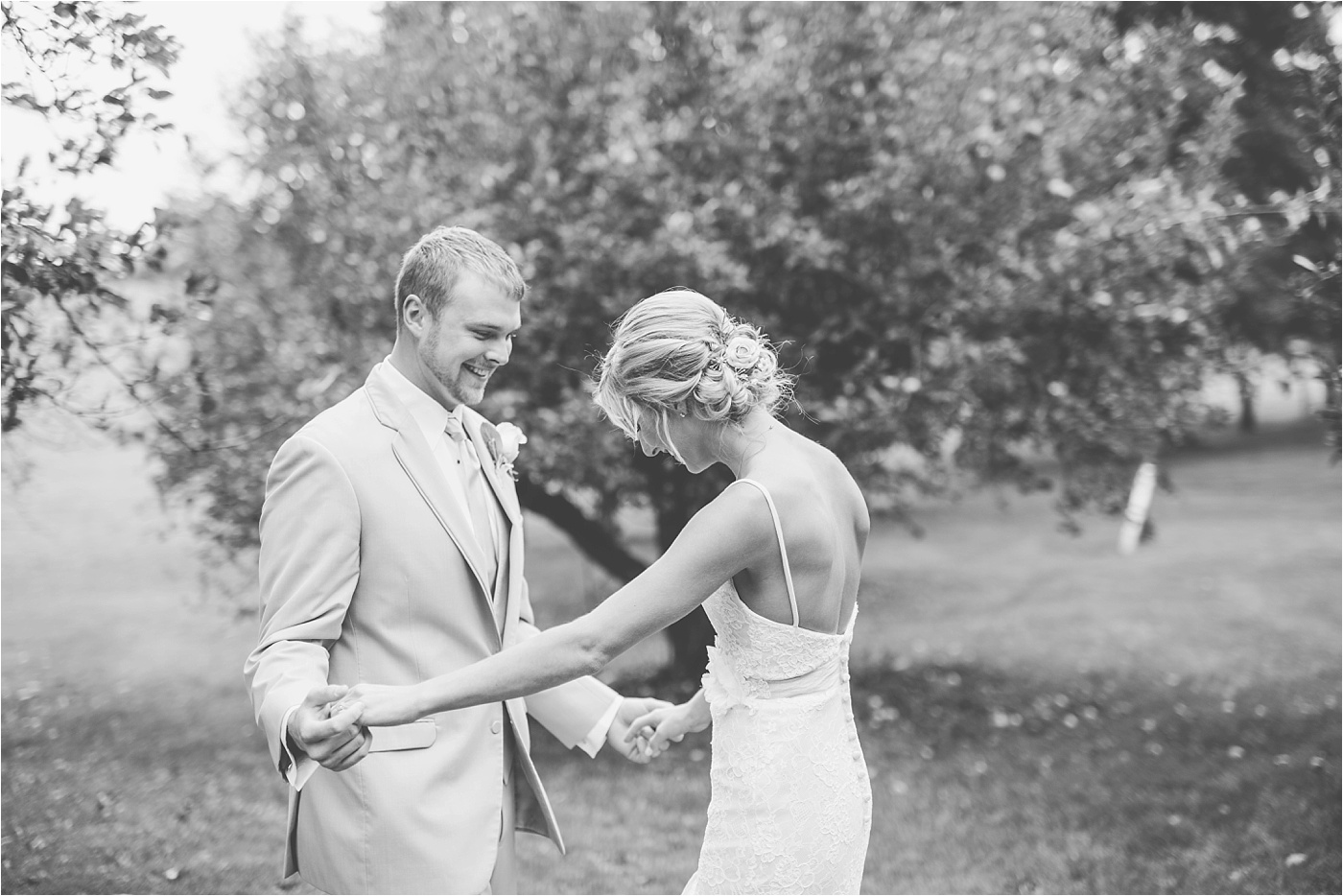 a-neutral-farm-wedding-at-pickwick-place_0072