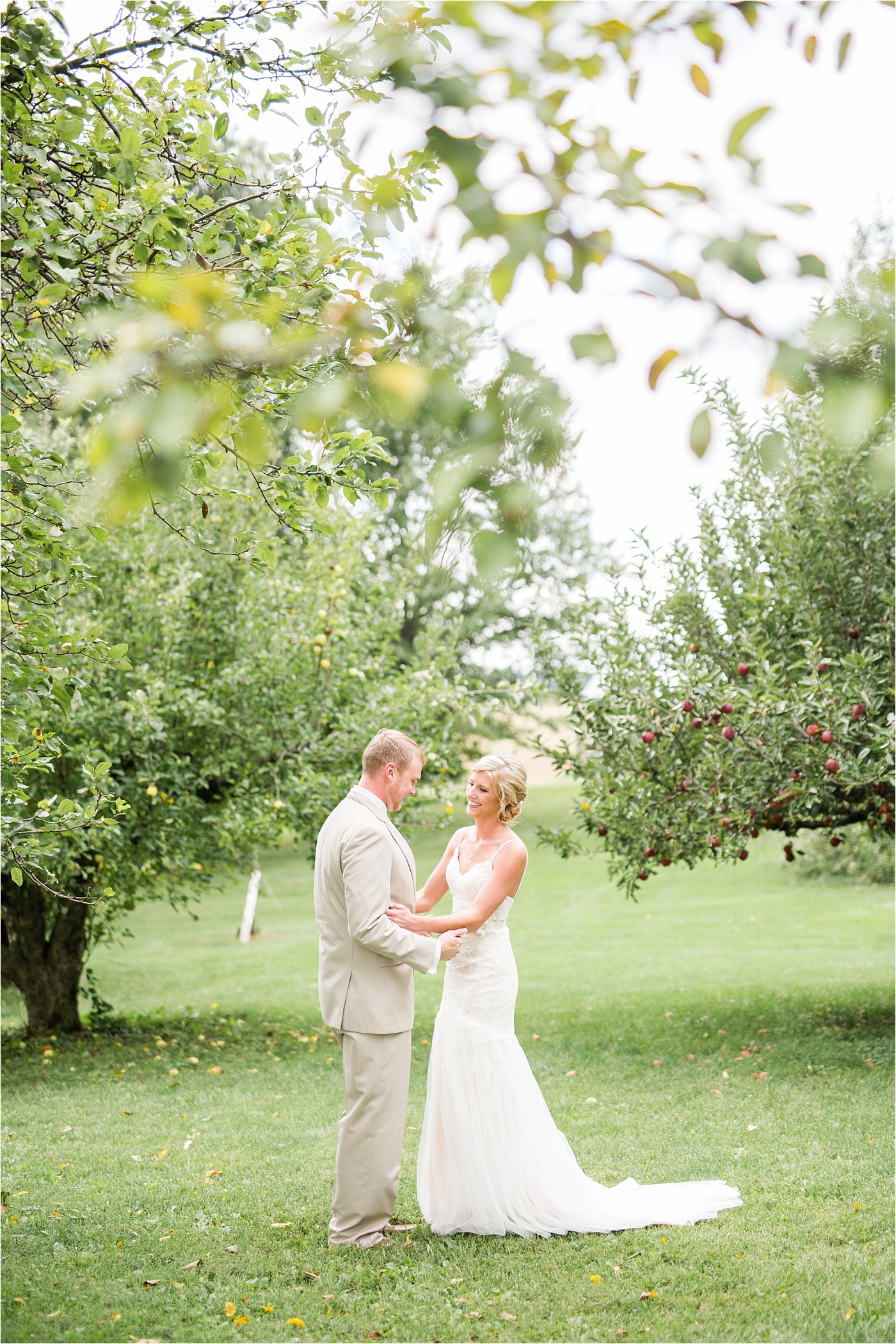 a-neutral-farm-wedding-at-pickwick-place_0074