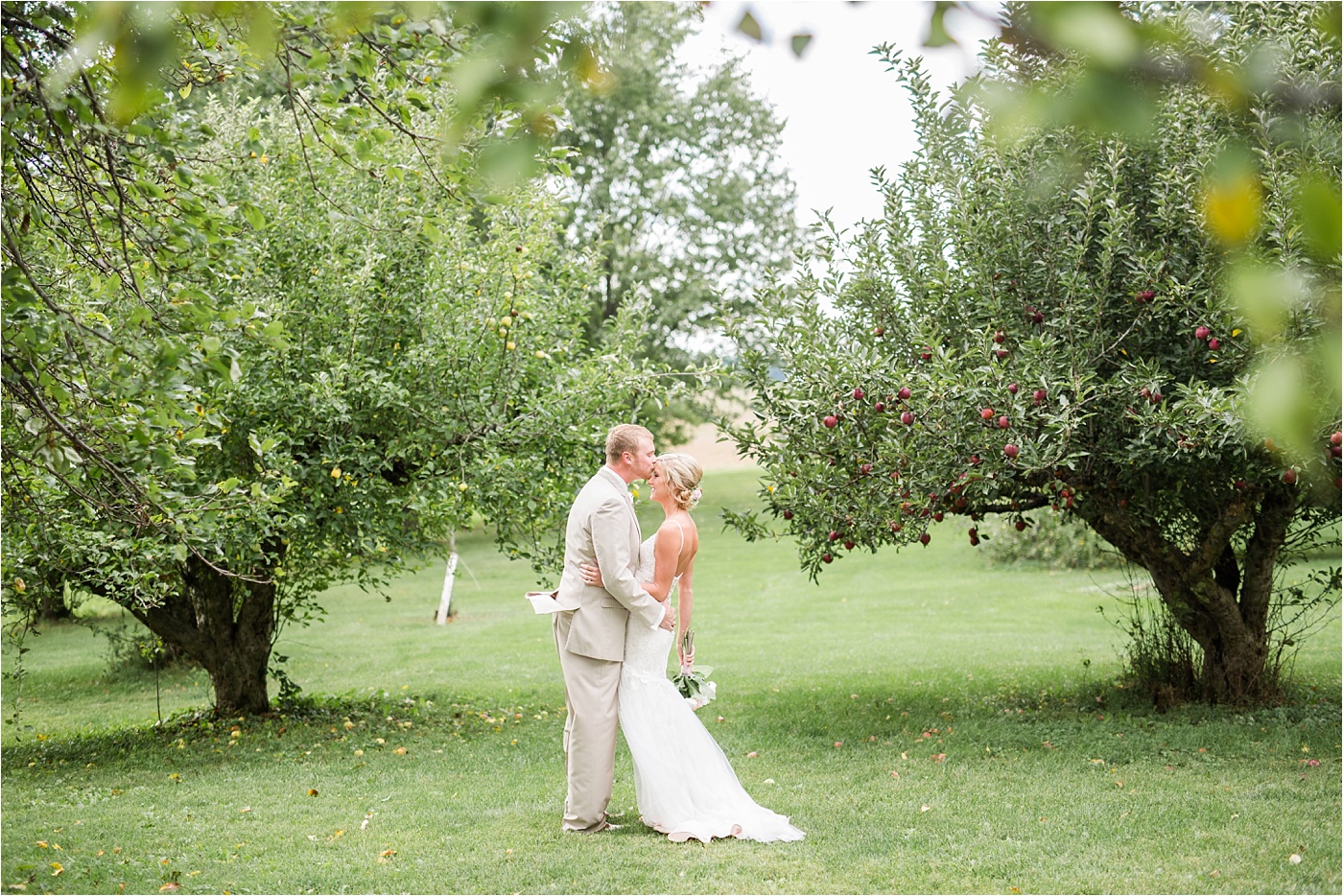 a-neutral-farm-wedding-at-pickwick-place_0076
