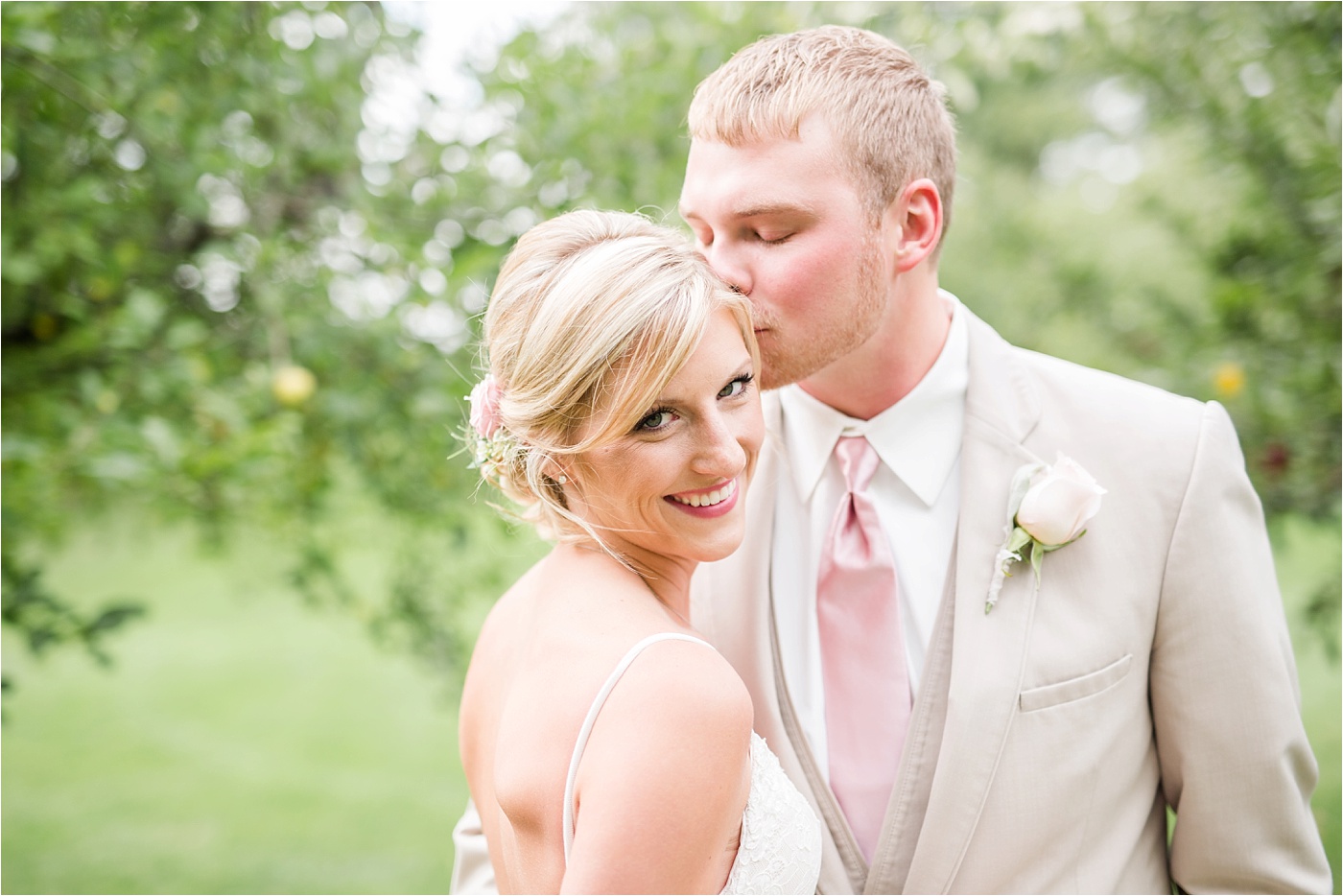 a-neutral-farm-wedding-at-pickwick-place_0084