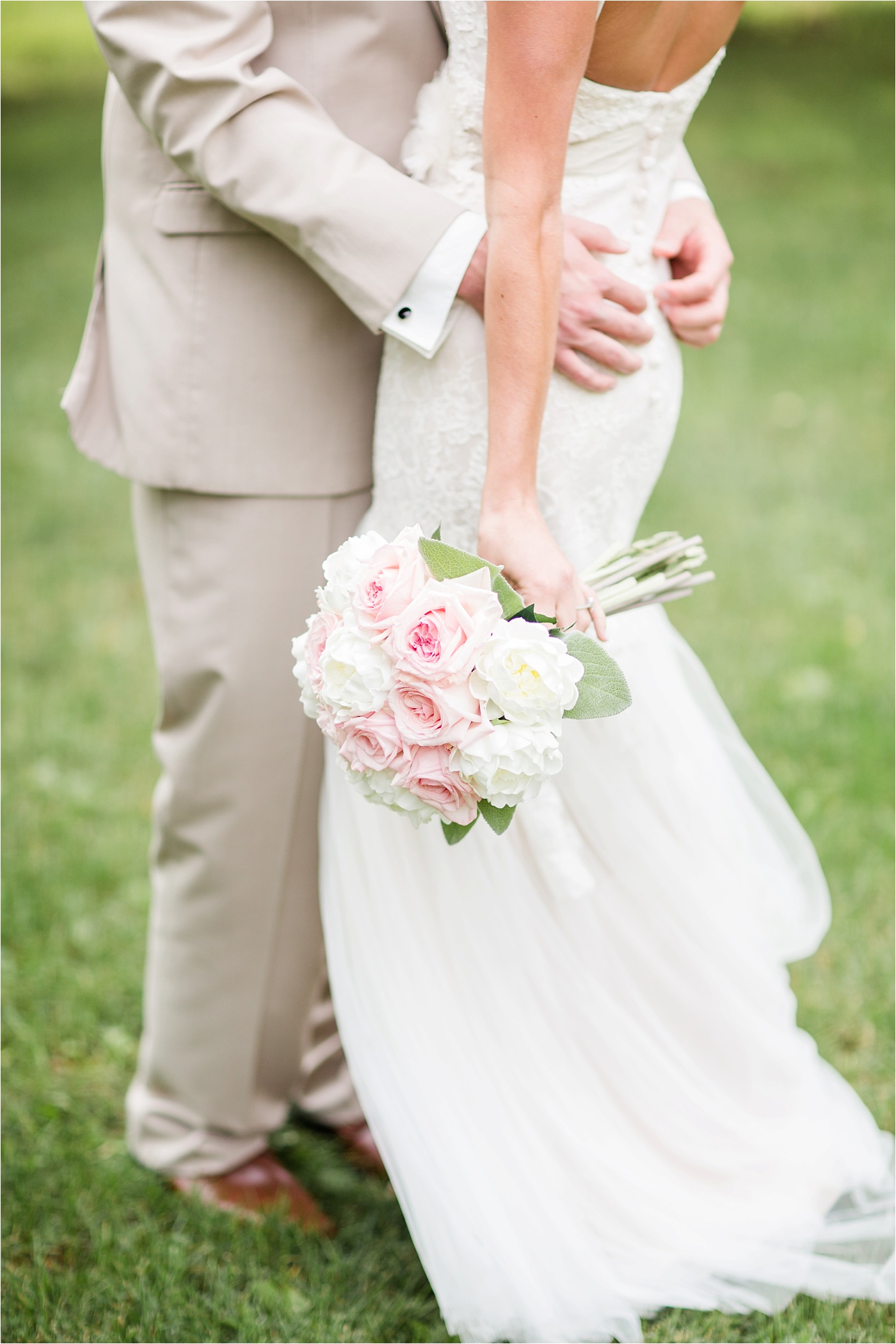 a-neutral-farm-wedding-at-pickwick-place_0086