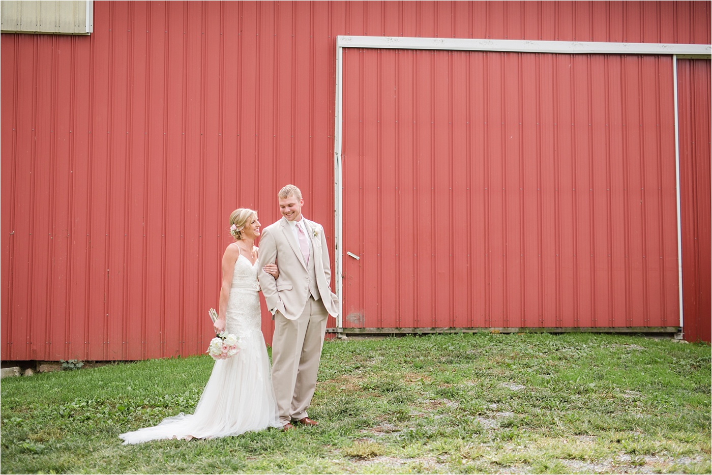 a-neutral-farm-wedding-at-pickwick-place_0087