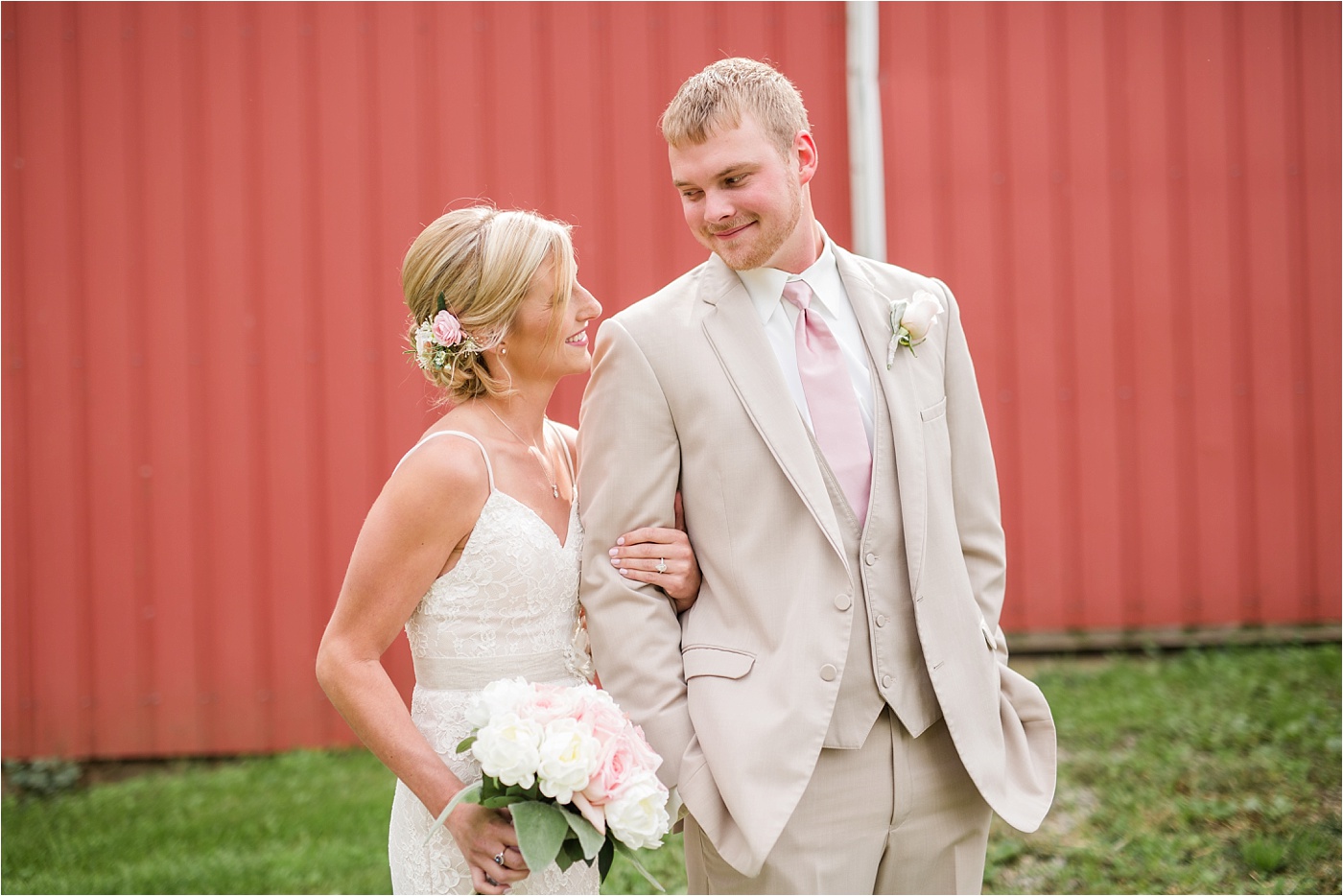 a-neutral-farm-wedding-at-pickwick-place_0089