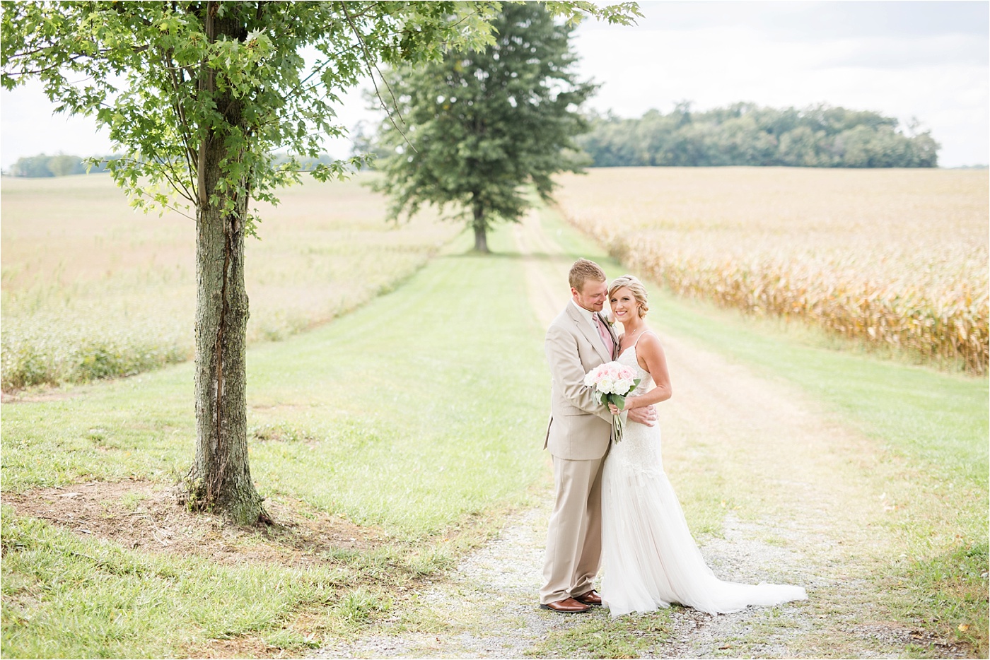 a-neutral-farm-wedding-at-pickwick-place_0094
