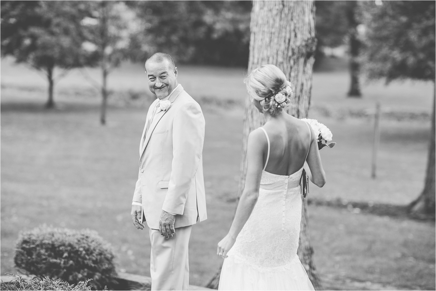 a-neutral-farm-wedding-at-pickwick-place_0100