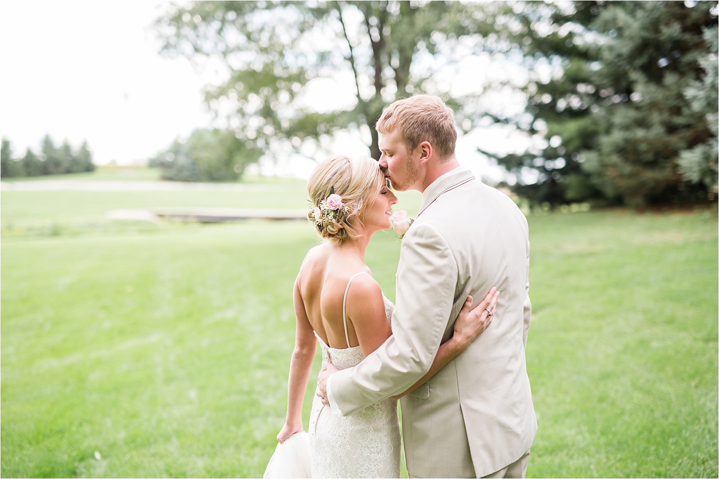 a-neutral-farm-wedding-at-pickwick-place_0141