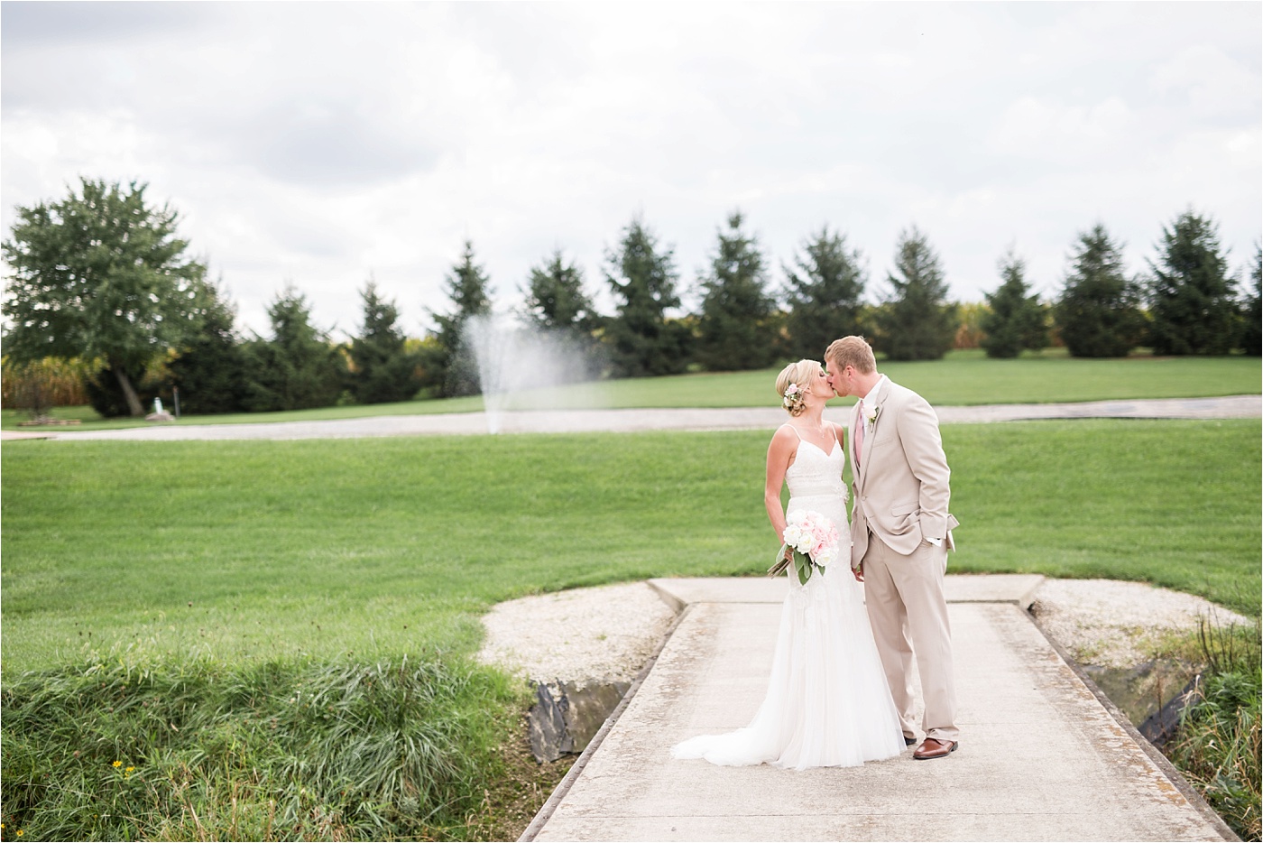 a-neutral-farm-wedding-at-pickwick-place_0144