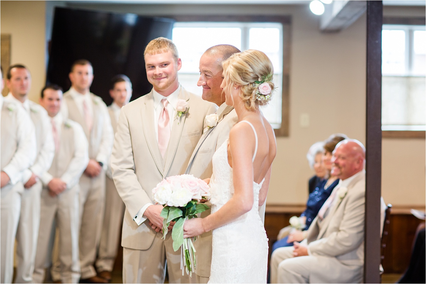 a-neutral-farm-wedding-at-pickwick-place_0162