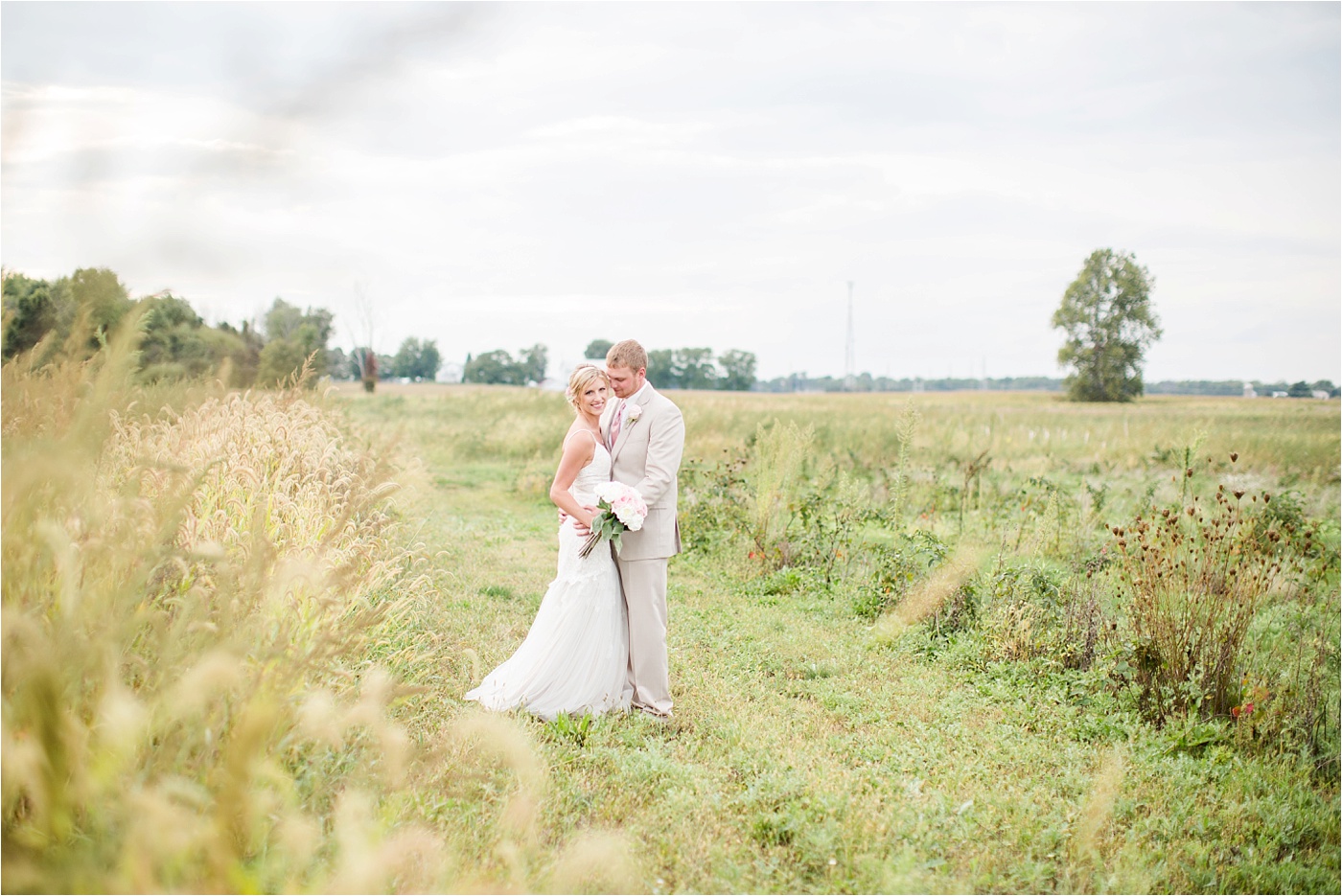 a-neutral-farm-wedding-at-pickwick-place_0177