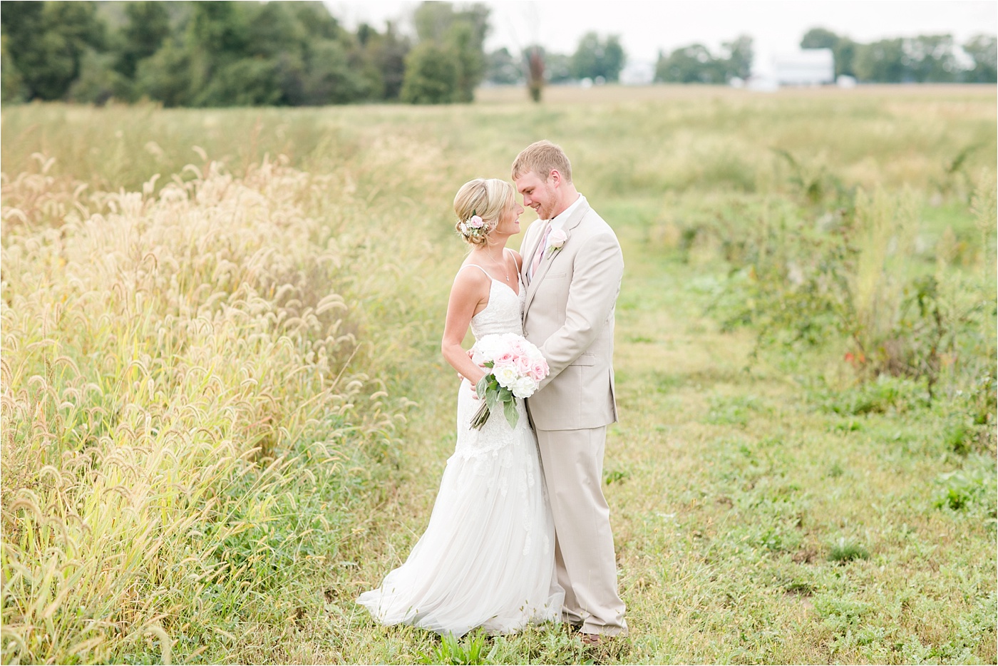 a-neutral-farm-wedding-at-pickwick-place_0182