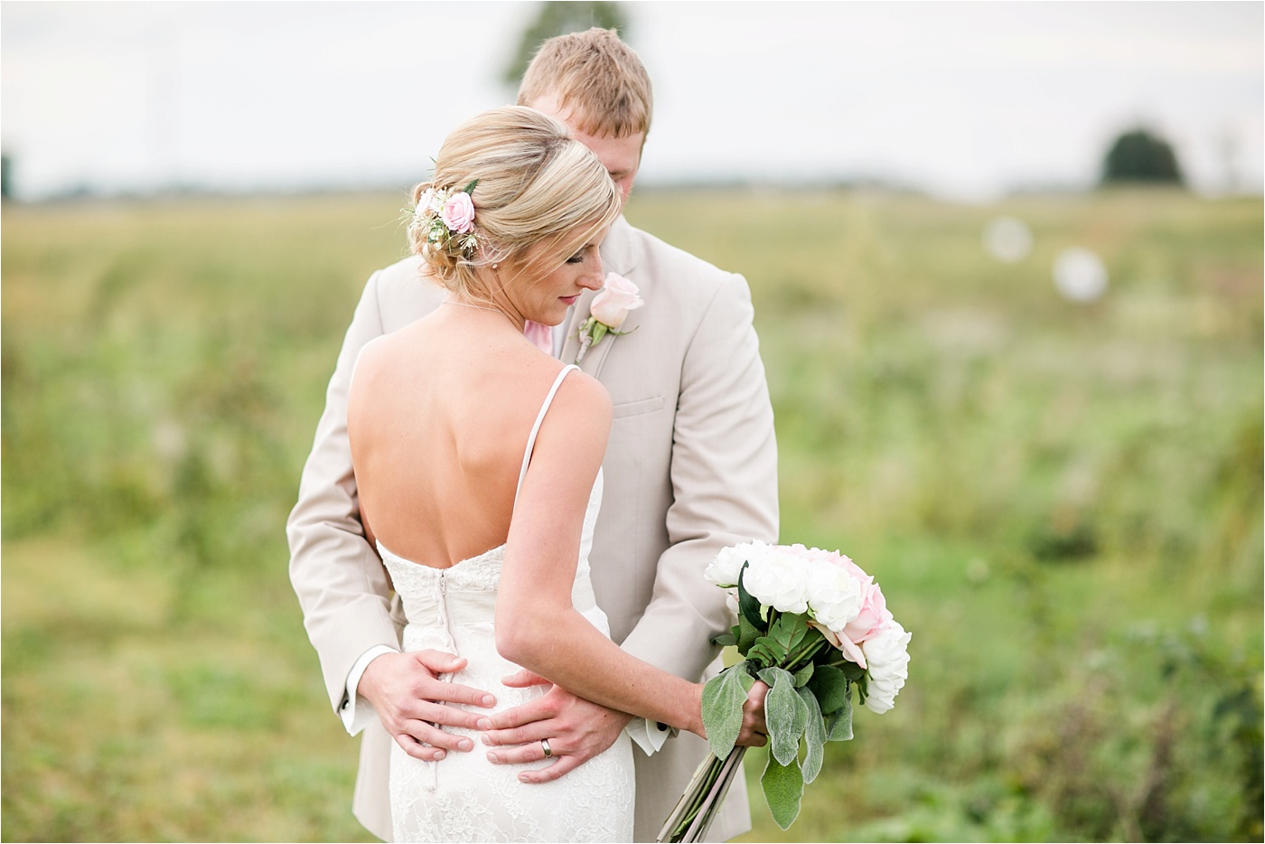 a-neutral-farm-wedding-at-pickwick-place_0187