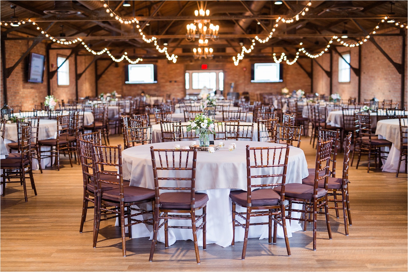 a-neutral-farm-wedding-at-pickwick-place_0187aa