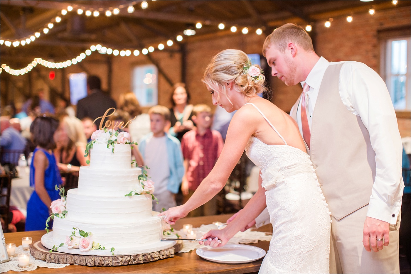 a-neutral-farm-wedding-at-pickwick-place_0195