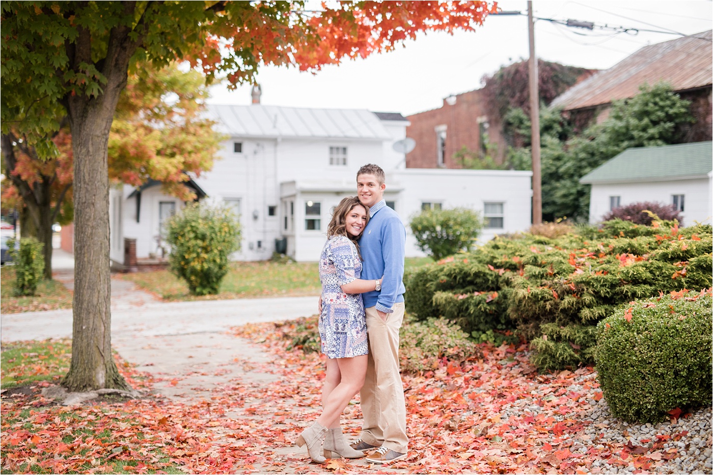 small-town-fall-engagement-photos_0020