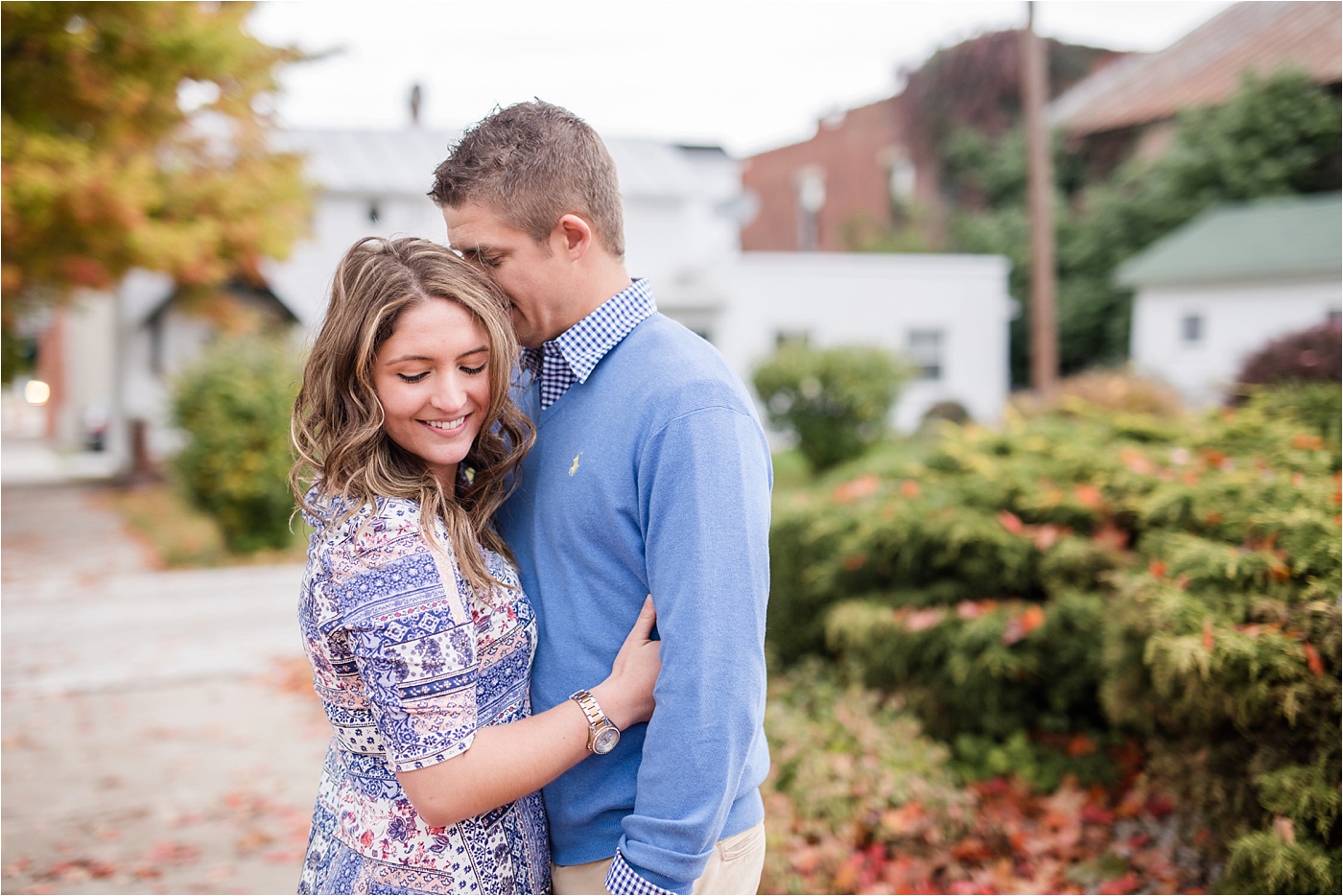 small-town-fall-engagement-photos_0021