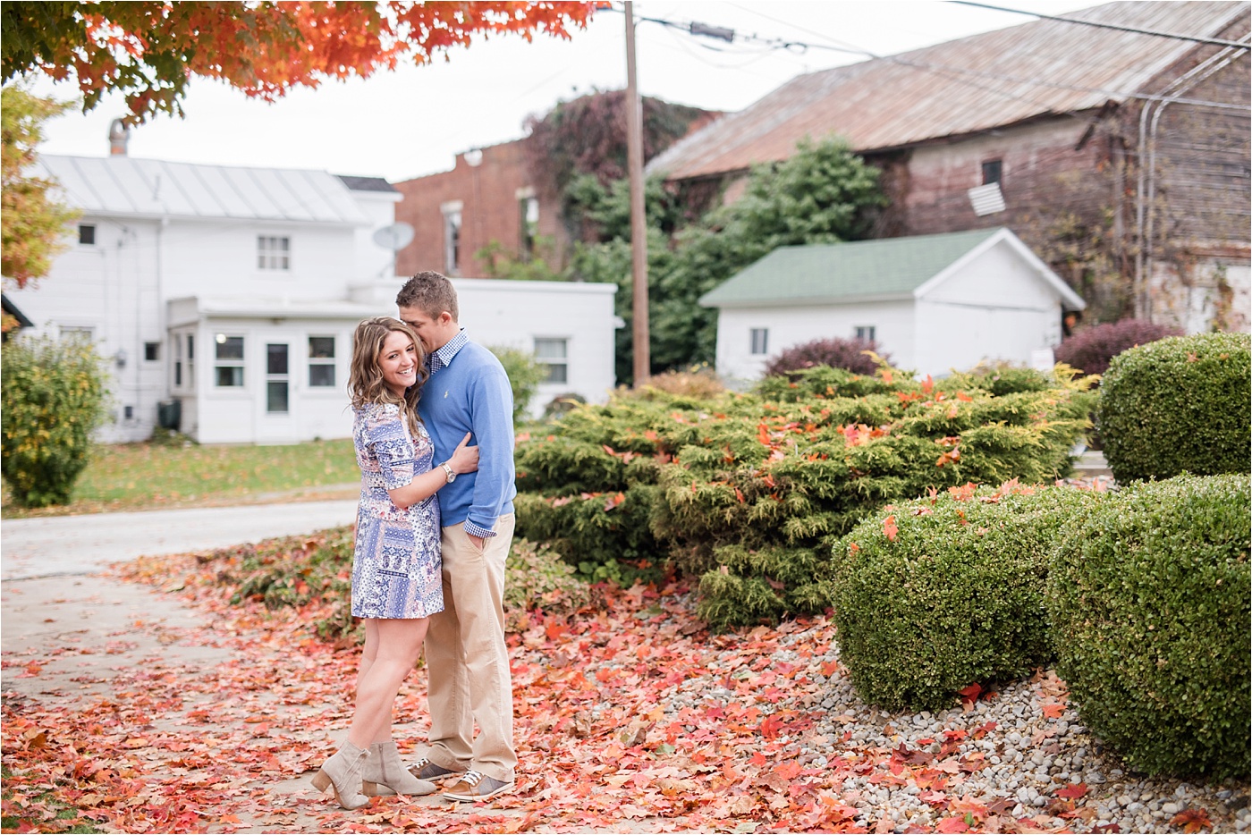 small-town-fall-engagement-photos_0023