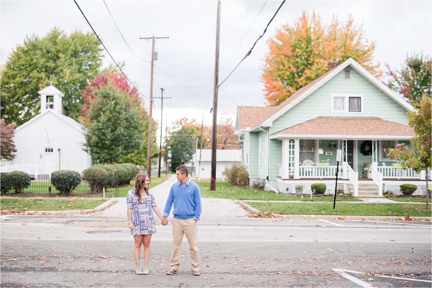 small-town-fall-engagement-photos_0024