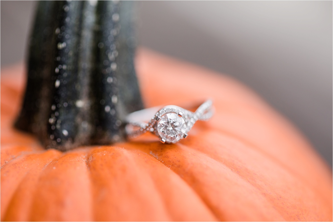 small-town-fall-engagement-photos_0028
