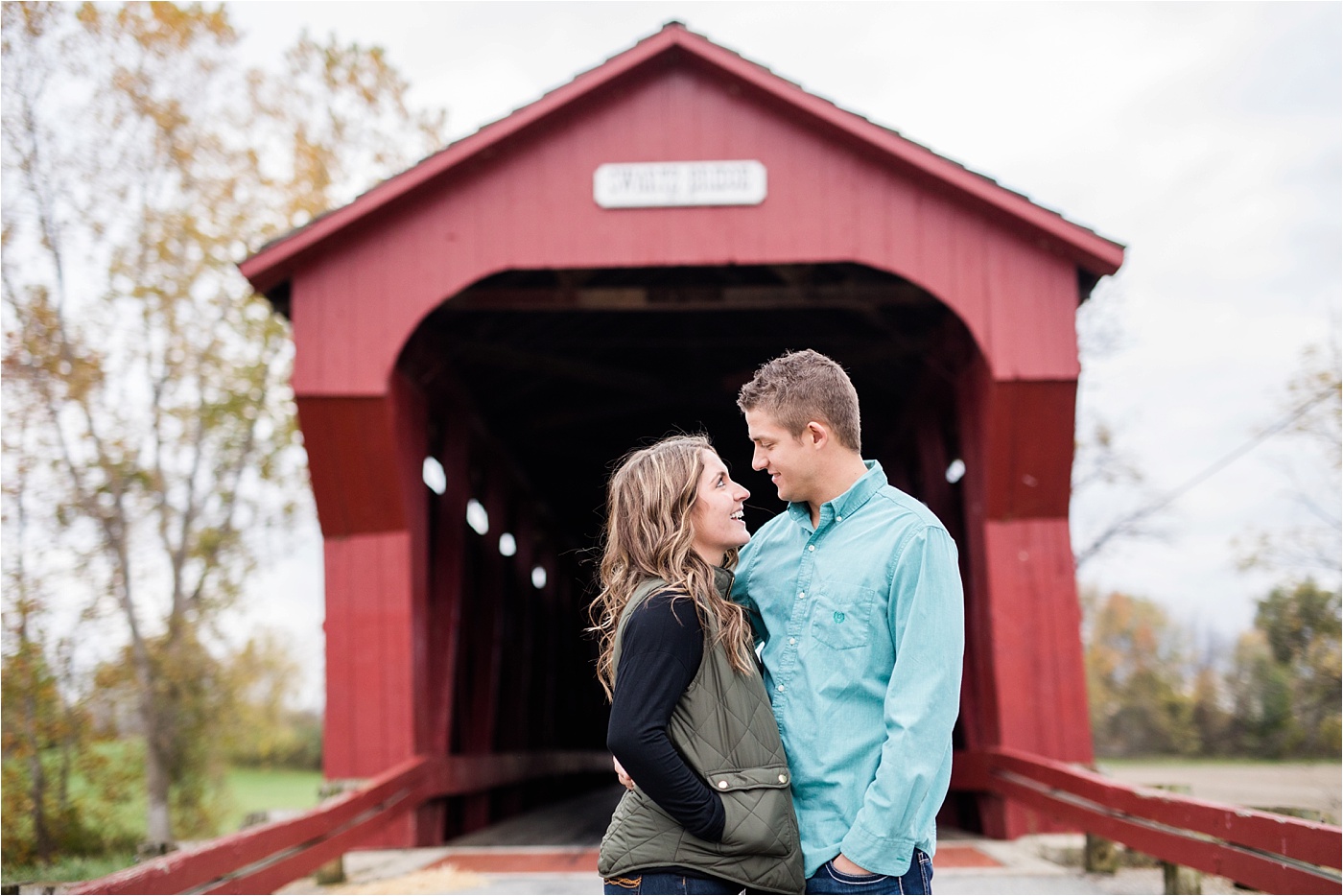 small-town-fall-engagement-photos_0035