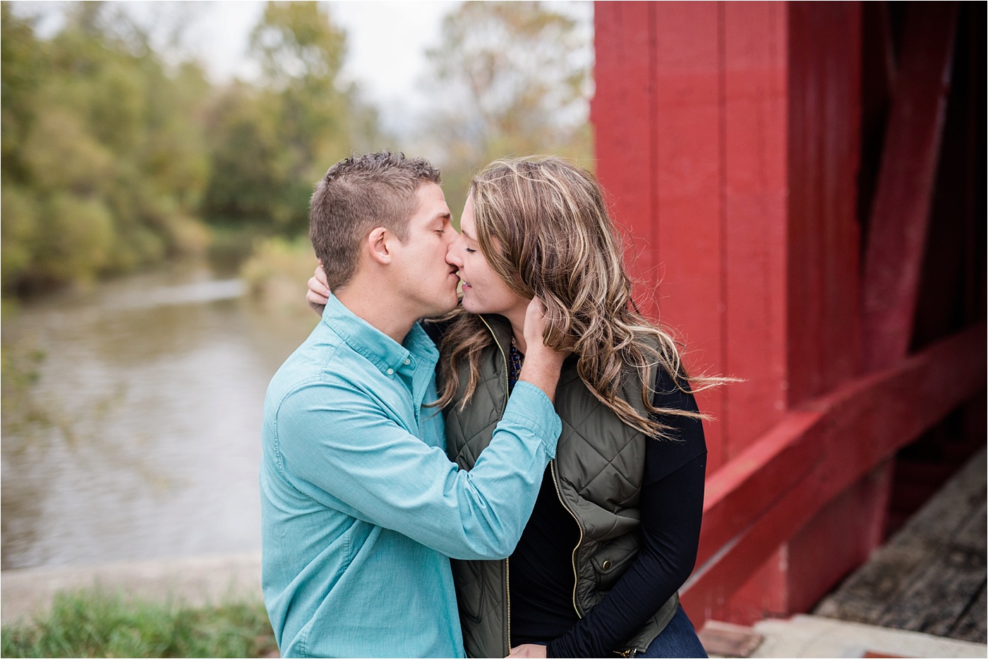 small-town-fall-engagement-photos_0040