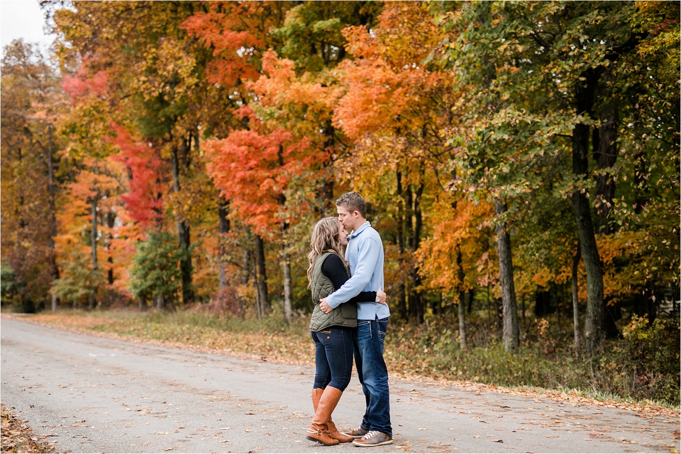 small-town-fall-engagement-photos_0054