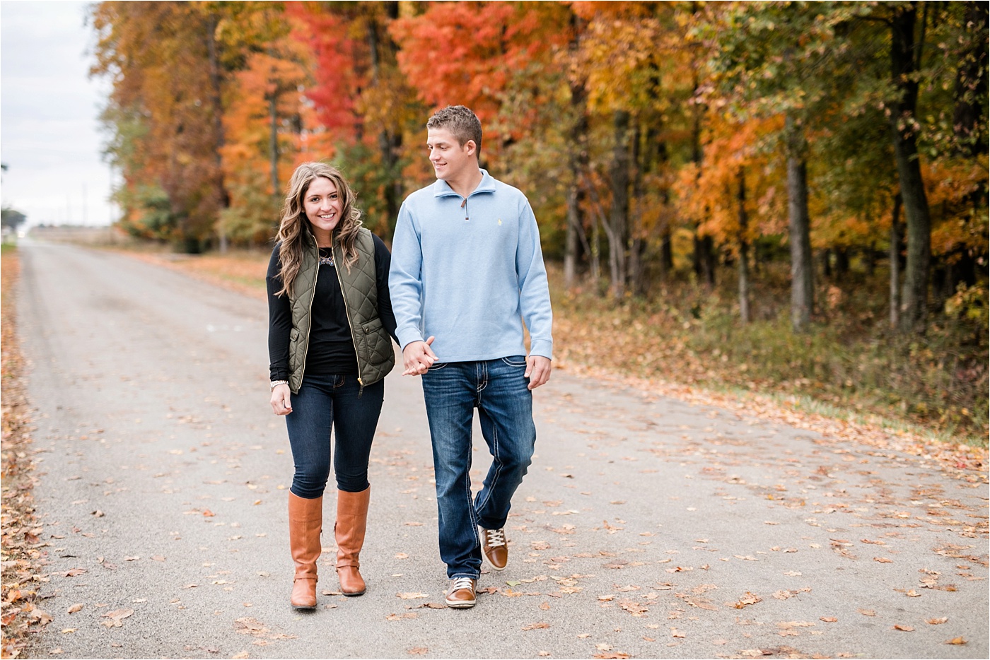 small-town-fall-engagement-photos_0055