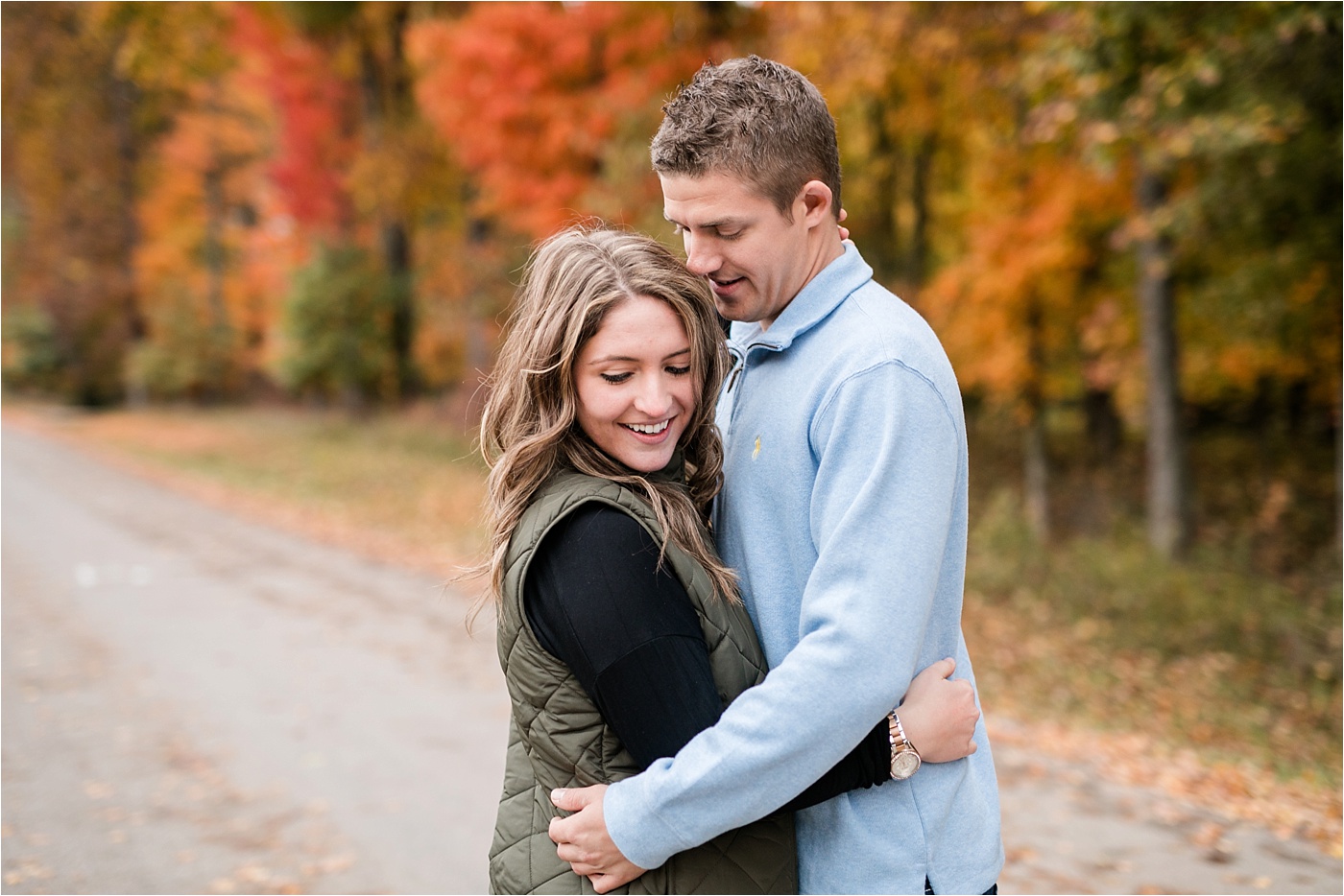 small-town-fall-engagement-photos_0056