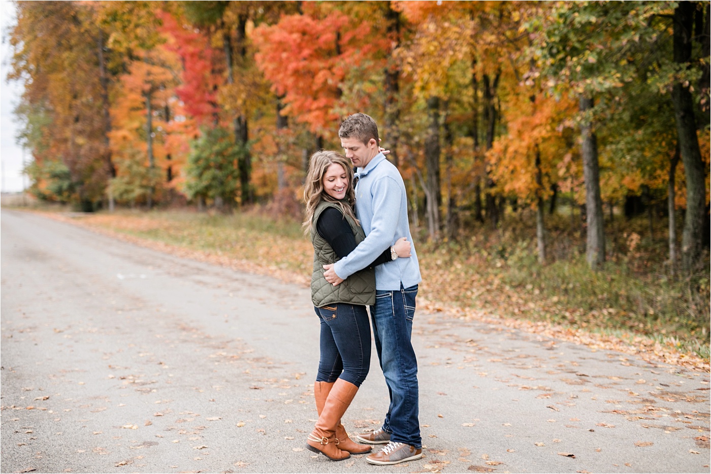 small-town-fall-engagement-photos_0057