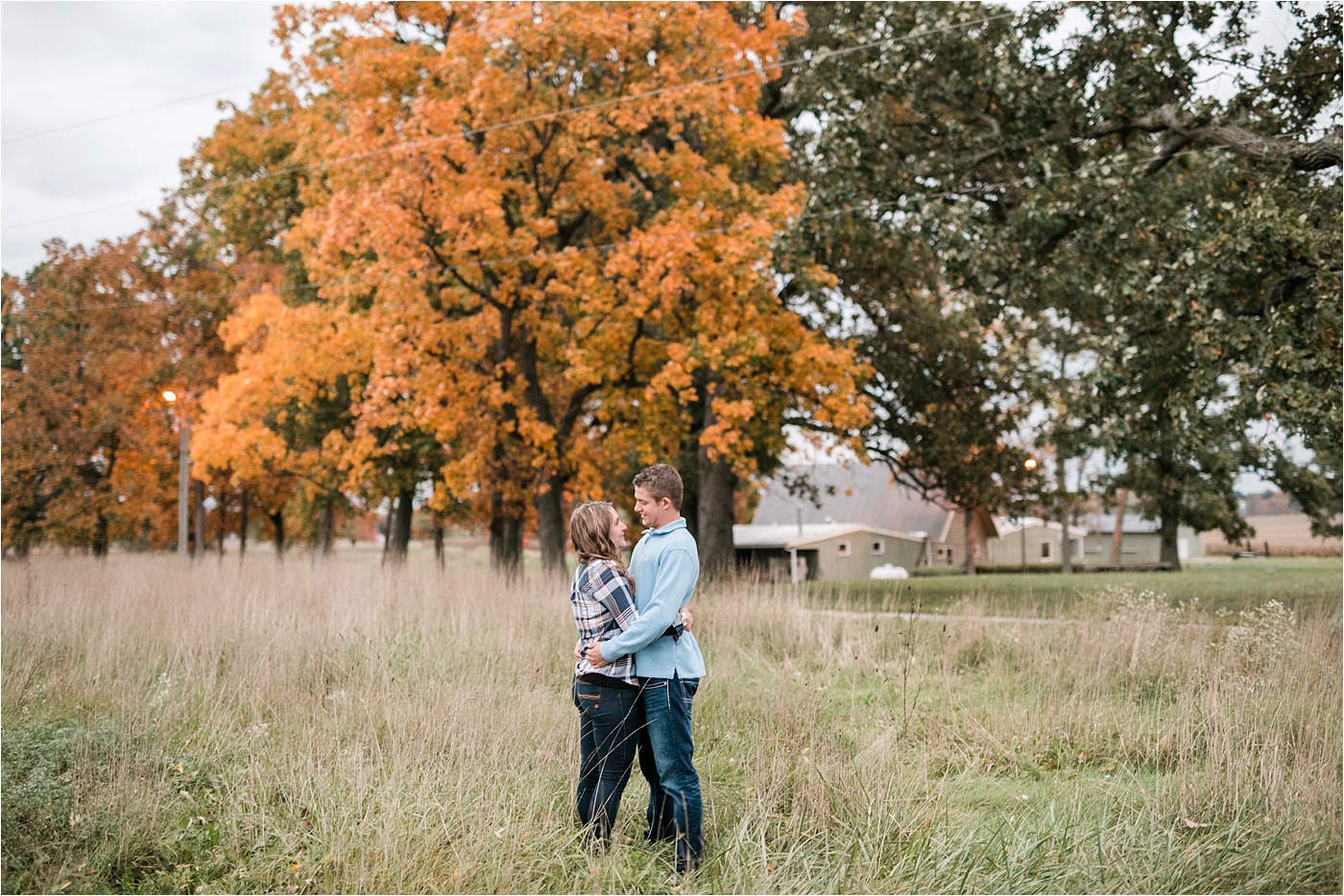 small-town-fall-engagement-photos_0065
